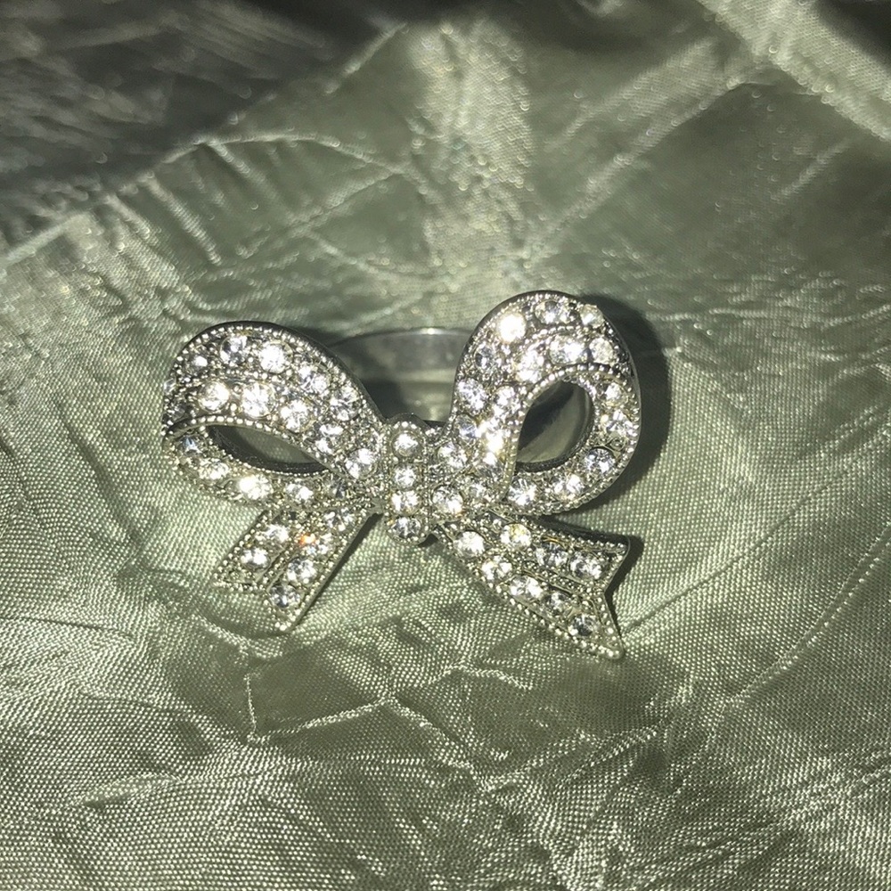 Large bow silver ring